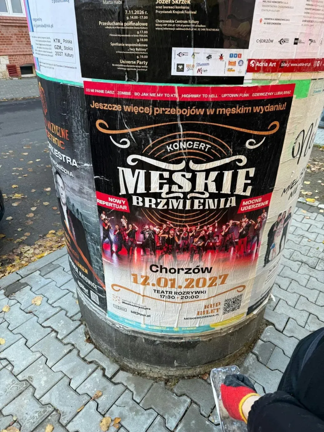 Zbliżenie plakatu Męskie Brzmienia z datą 17.01.2027 i miejscem Teatr Rozrywki